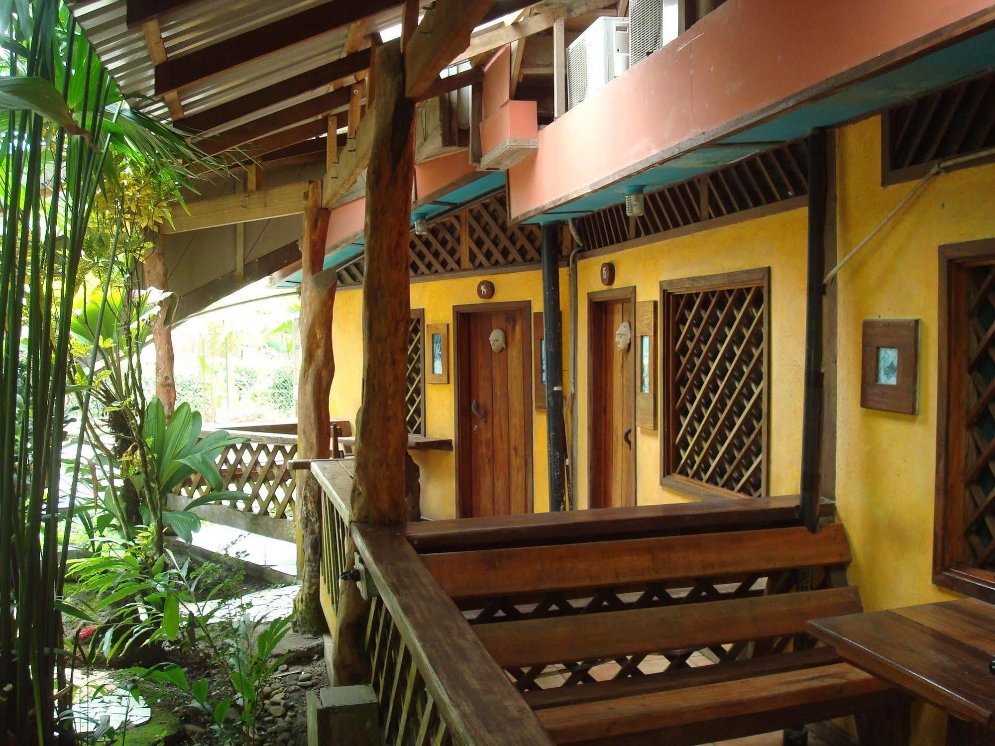 Playa Negra Brewing Beachfront Hotel Puerto Viejo de Talamanca Экстерьер фото